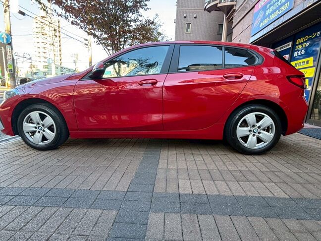 鮮やかな赤色、目立つ傷もなく綺麗な状態です！